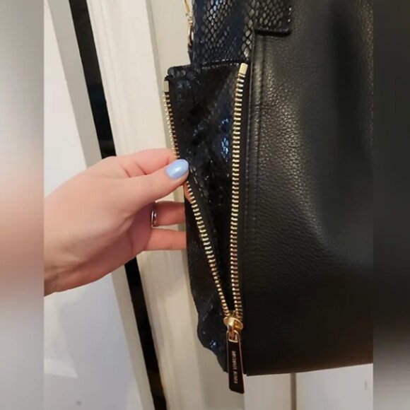 New Michael Kors Crosby 38T2YCBT3G large leather shoulder tote handbag in black. - Picture 6 of 6